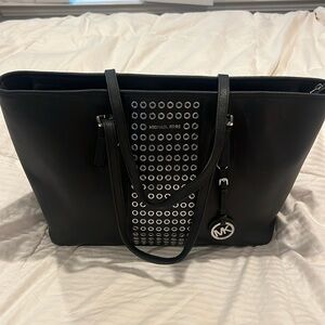 EUC Michael Kors jet set with silver hardware and grommets.
